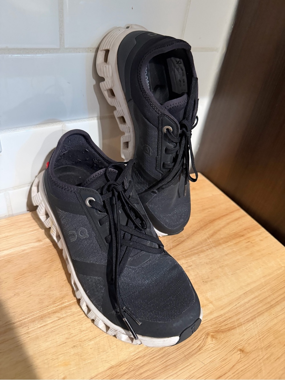 On Men's Cloud Sneakers, Black | White, 6 US